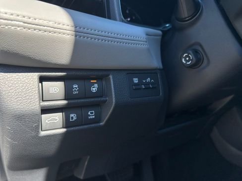 Used 2019 Toyota Avalon Limited image 21