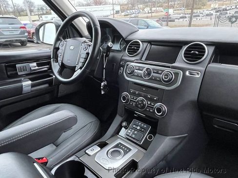 Used 2016 Land Rover LR4 HSE LUX image 21