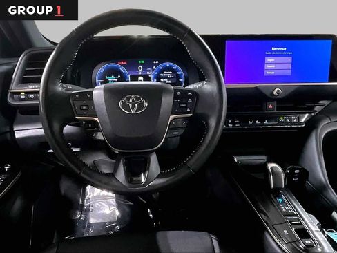 Certified 2025 Toyota Crown Signia AWD/4WD image 6