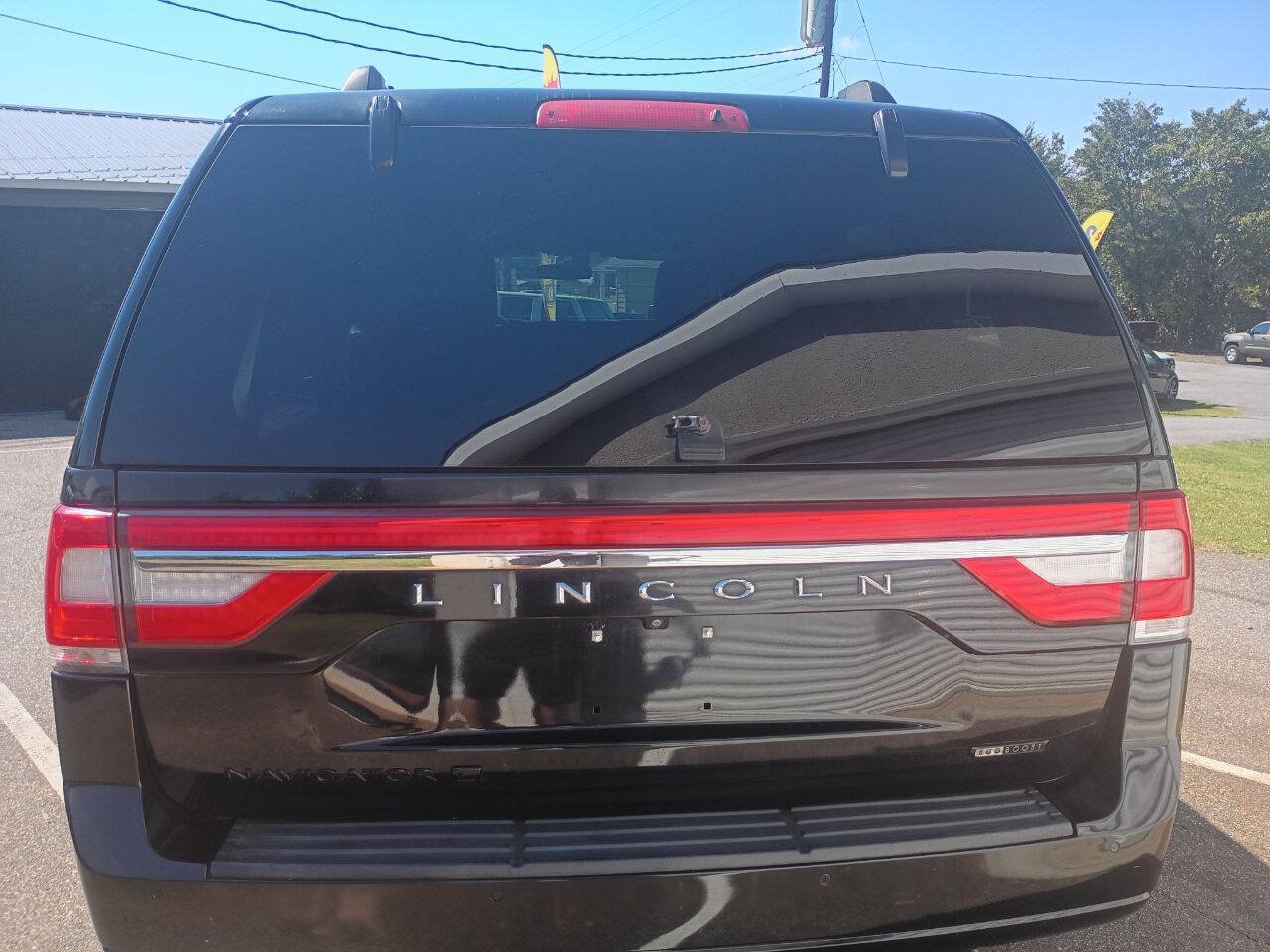 Used 2016 Lincoln Navigator L Select AWD/4WD image 6