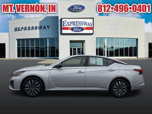 Used 2024 Nissan Altima 2.5 SV FWD image 9