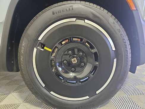 Used 2025 Rivian R1S Adventure AWD/4WD image 11