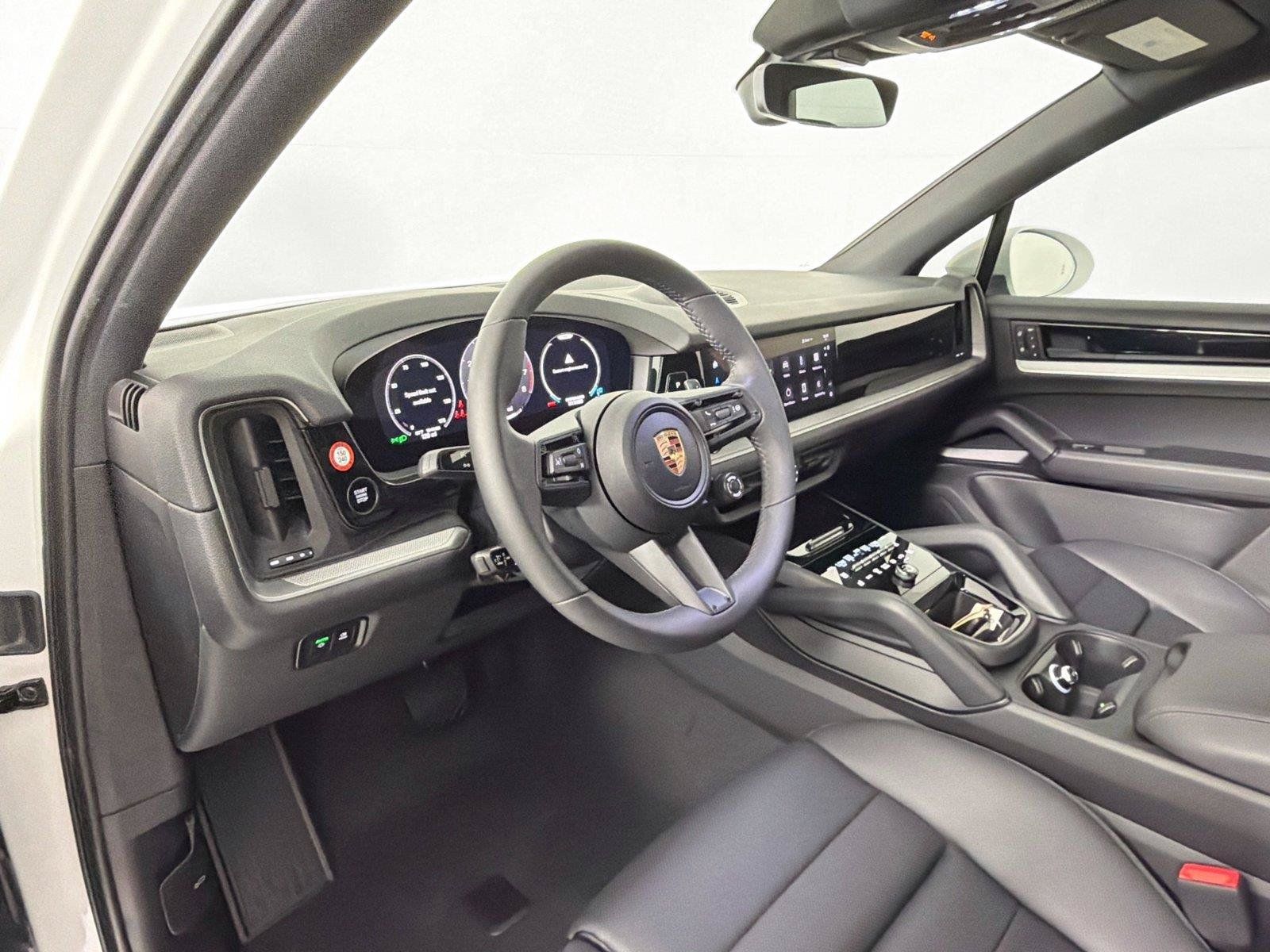 Certified 2025 Porsche Cayenne E-Hybrid AWD/4WD image 4