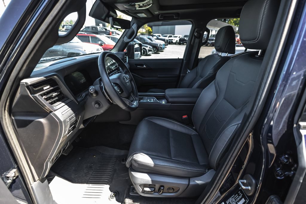 Used 2024 Lexus GX 550 w/ Accessory Package (Z1) AWD/4WD image 17