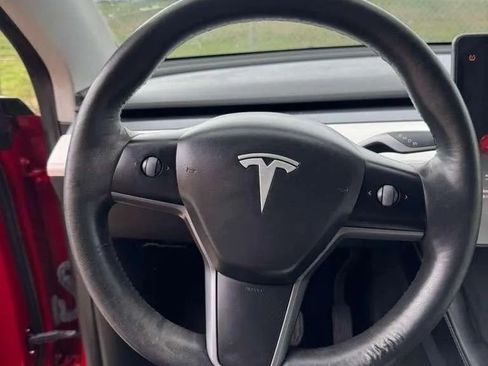 Used 2021 Tesla Model Y Long Range AWD/4WD image 15