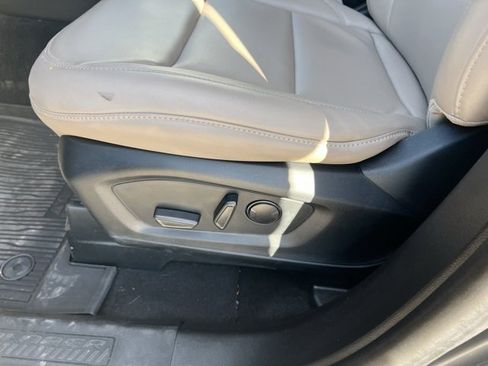 Used 2023 Ford Explorer XLT image 14