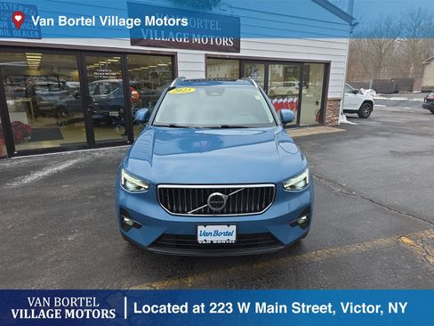 Used 2023 Volvo XC40 B5 Ultimate image 2