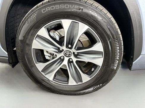 Used 2023 Toyota Highlander XLE FWD image 33