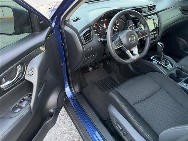 Used 2020 Nissan Rogue SV FWD image 15