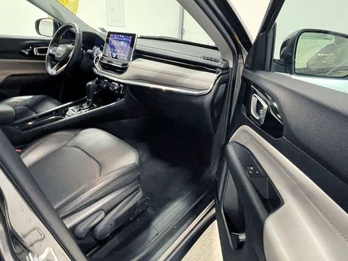 Used 2022 Jeep Compass Limited image 24