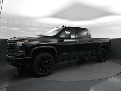 New 2026 Chevrolet Silverado 2500 High Country w/ High Country Premium Package AWD/4WD image 3