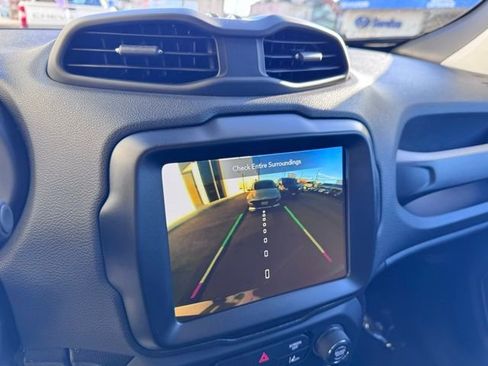 Used 2023 Jeep Renegade Latitude image 15