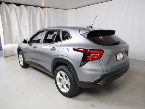 Used 2024 Chevrolet Trax LS w/ LS Convenience Package image 22