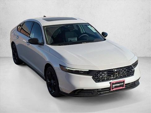Used 2025 Honda Accord SE image 7