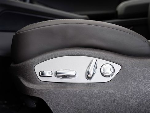 New 2025 Porsche Macan image 11