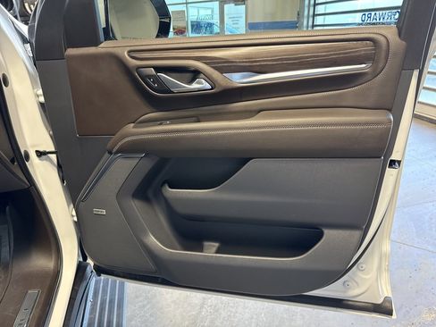 Used 2021 GMC Yukon Denali w/ Denali Premium Package image 38