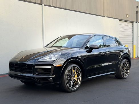 Used 2023 Porsche Cayenne Turbo S image 4