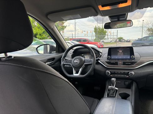 Used 2025 Nissan Altima 2.5 SV FWD image 34