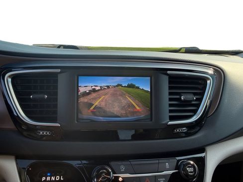 Used 2023 Chrysler Voyager LX FWD image 12