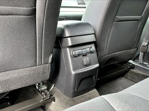 Certified 2018 Ford Explorer XLT w/ Equipment Group 201A AWD/4WD image 36