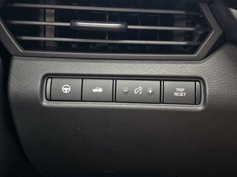 Used 2024 Nissan Altima 2.0 SR FWD image 22
