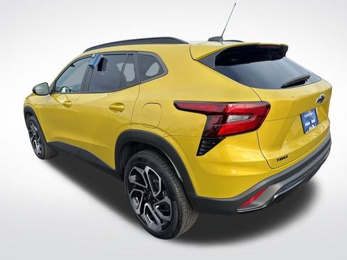 Used 2024 Chevrolet Trax RS w/ Sunroof Package image 5