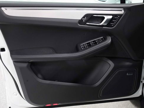 Certified 2026 Porsche Macan AWD/4WD image 16