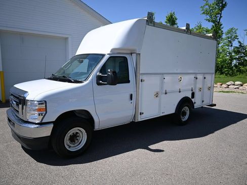 Used 2022 Ford E-350 and Econoline 350 Super Duty w/ Power Windows & Locks Group RWD image 2