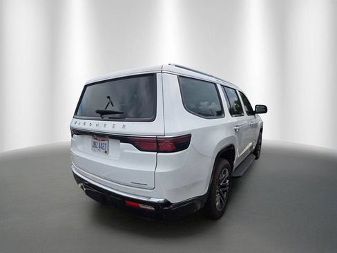 Used 2024 Jeep Wagoneer Series II w/ Flexible Seating Group AWD/4WD image 4