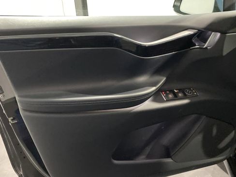 Used 2018 Tesla Model X 75D image 12