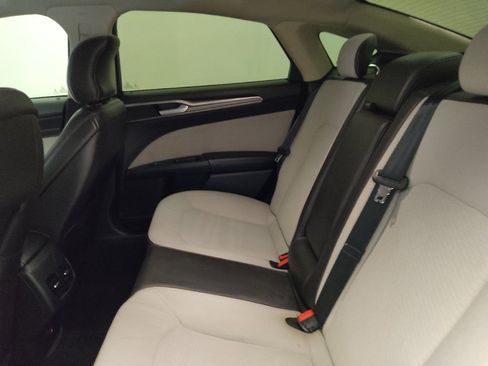 Used 2019 Ford Fusion SE w/ Equipment Group 151A FWD image 18