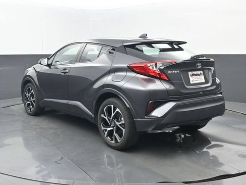 Used 2022 Toyota C-HR XLE FWD image 3