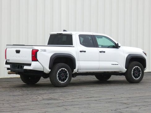 Used 2025 Toyota Tacoma TRD Off-Road image 3