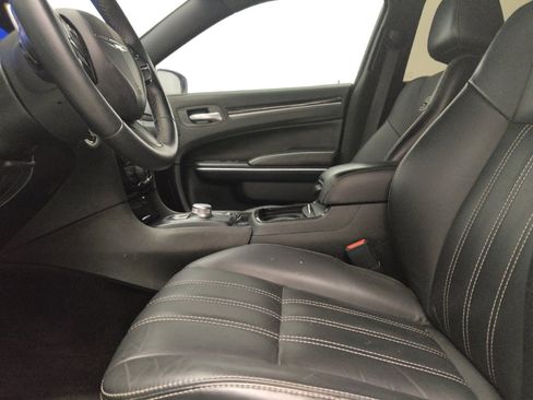 Used 2018 Chrysler 300 S RWD image 17