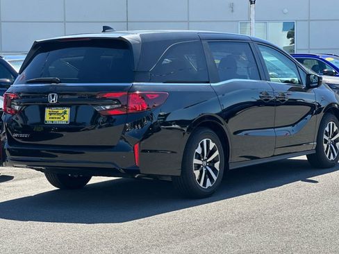New 2026 Honda Odyssey EX-L image 3