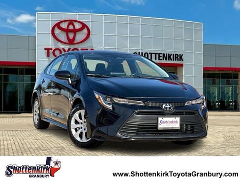 Certified 2024 Toyota Corolla LE image 1