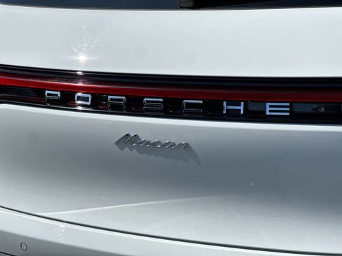 Certified 2025 Porsche Macan image 31