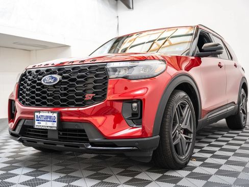 Used 2025 Ford Explorer ST w/ Sun And Sound Package AWD/4WD image 3