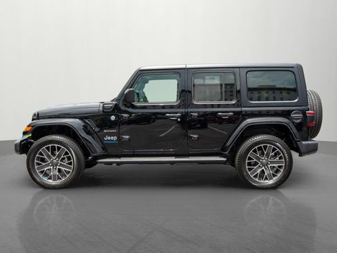 Used 2023 Jeep Wrangler Unlimited Sahara w/ Cold Weather Group AWD/4WD image 4