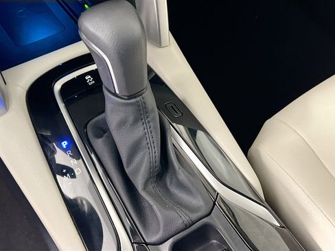 Used 2022 Toyota Corolla Cross XLE image 25