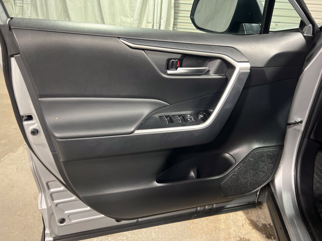 Used 2025 Toyota RAV4 XLE AWD/4WD image 22