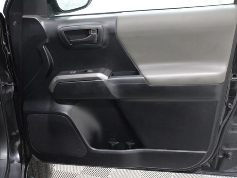 Used 2021 Toyota Tacoma SR5 AWD/4WD image 27