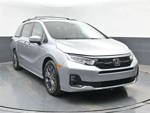 New 2026 Honda Odyssey Touring image 2