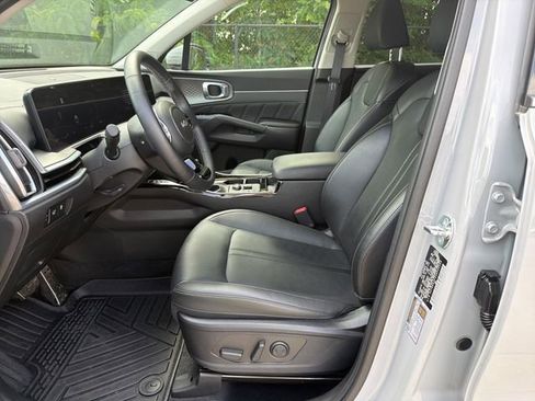 Used 2025 Kia Sorento SX FWD image 11