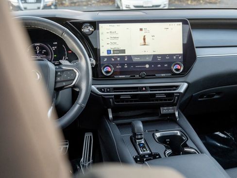 Used 2024 Lexus RX 500h F Sport image 21