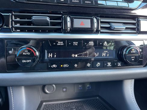 Used 2025 Nissan Pathfinder SL w/ Cargo Package image 10