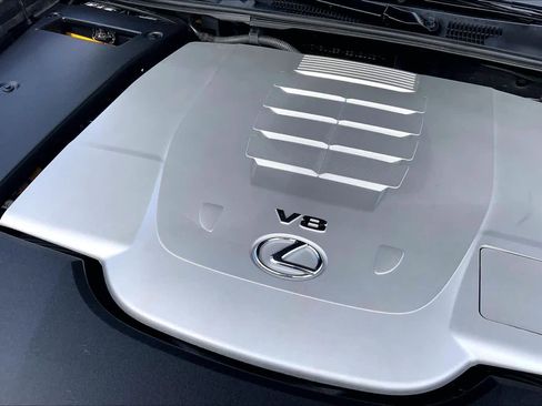 Used 2014 Lexus LS 460 w/ Ultra Luxury Package image 32