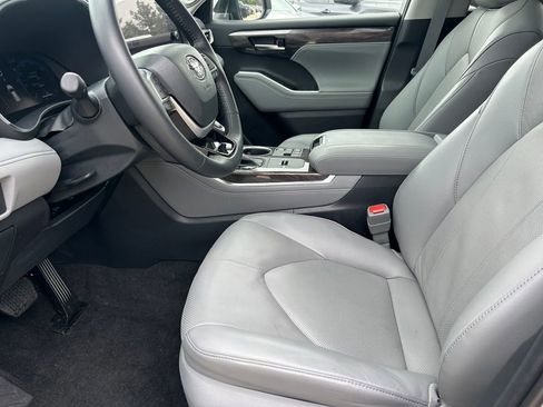 Used 2023 Toyota Highlander Limited AWD/4WD image 11