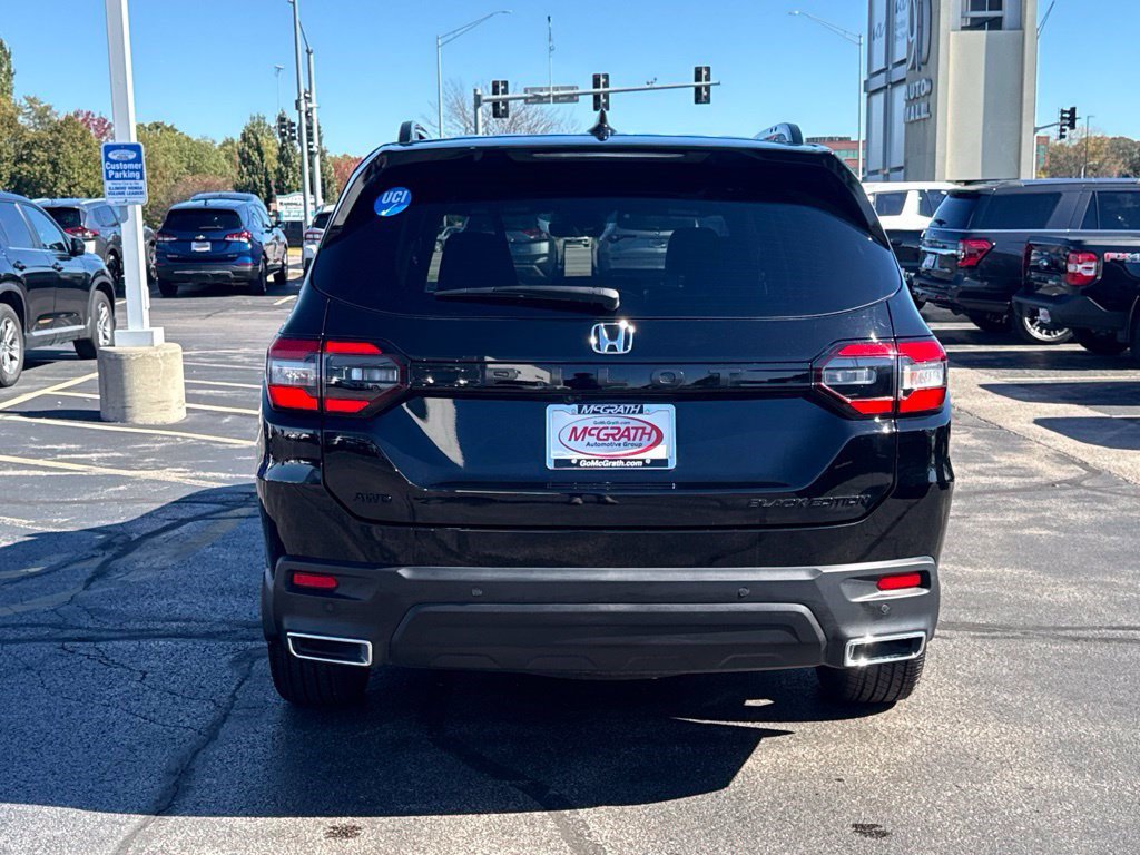 Certified 2025 Honda Pilot Black Edition image 10