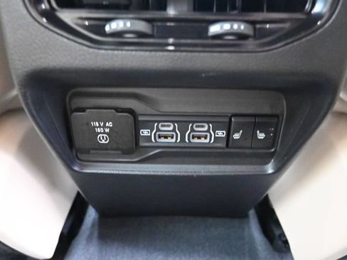 Used 2023 Jeep Grand Cherokee Limited w/ Luxury Tech Group II AWD/4WD image 9